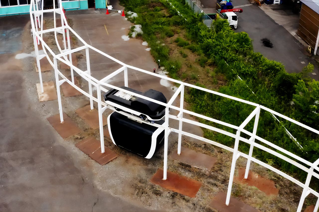 神奈川県秦野市の実験線で、カーブ運行のテストを重ねたZippar 写真提供:Zip Infrastructure、biogon pictures
