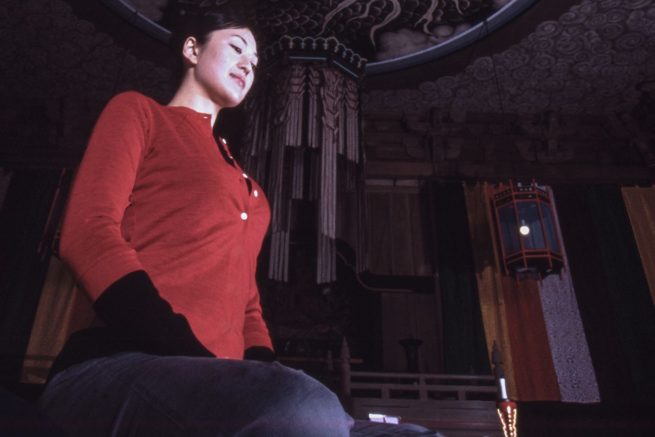 坐禅体験は金曜・土曜の午後3時30分から1時間(開始15分前に集合)。予約不要、拝観料のみで参加できる。事前に申し入れすれば椅子を用意してくれるので、畳に坐れなくても安心 写真=原田寛