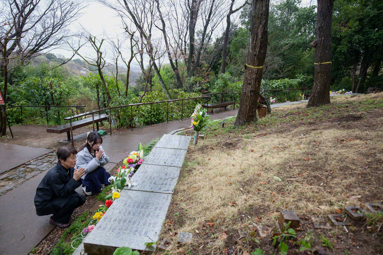 この場所は、里山の自然と調和し、季節の移り変わりを実感できる