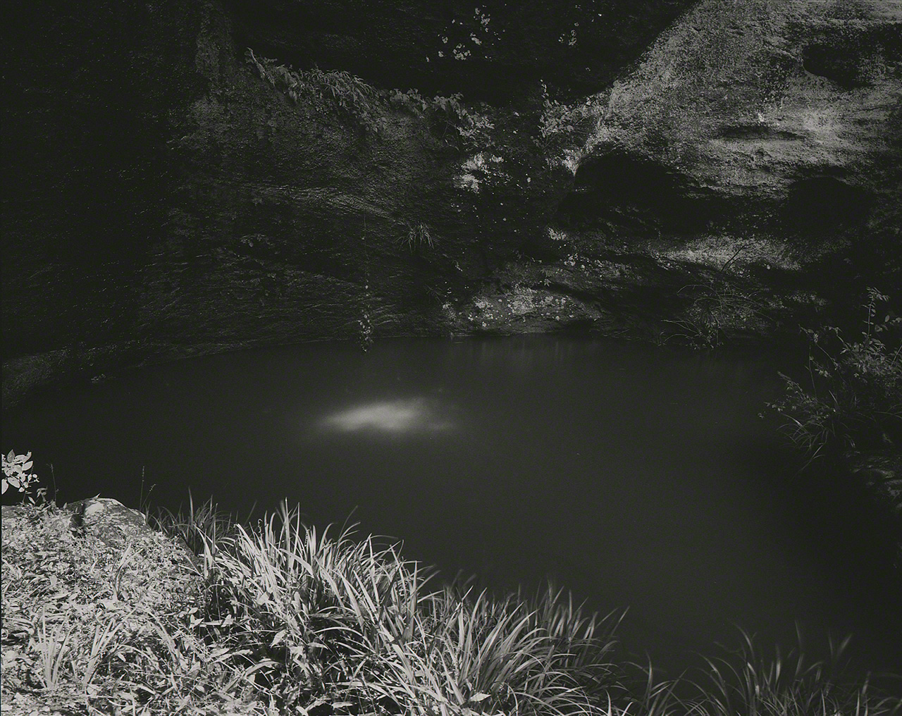 滝つぼにしずくが落ちる　撮影＝大坂 寛